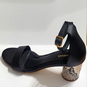 Kaanas snake heels NWOT SIZE 7